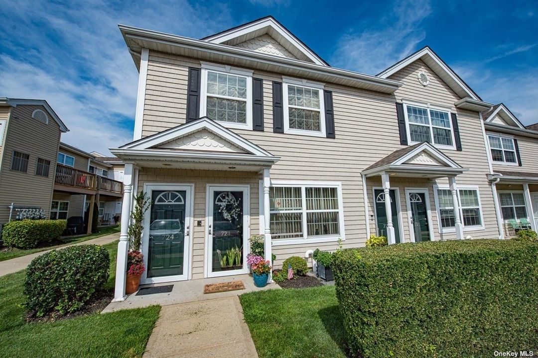 Dutchgate (UPDATED) Get Pricing & See 3 Photos in Valley Stream, NY